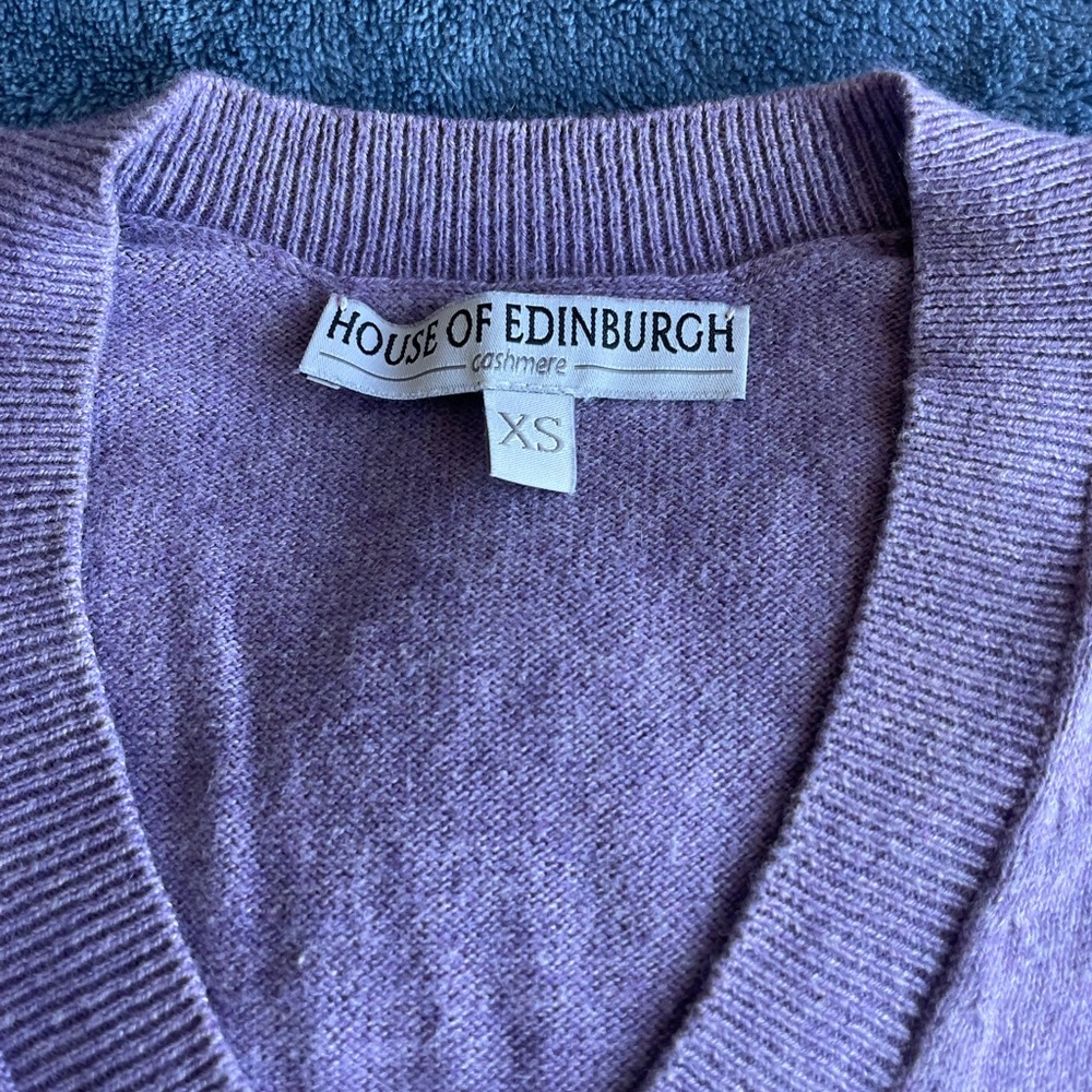 Lavender V-Neck Cashmere Sweater